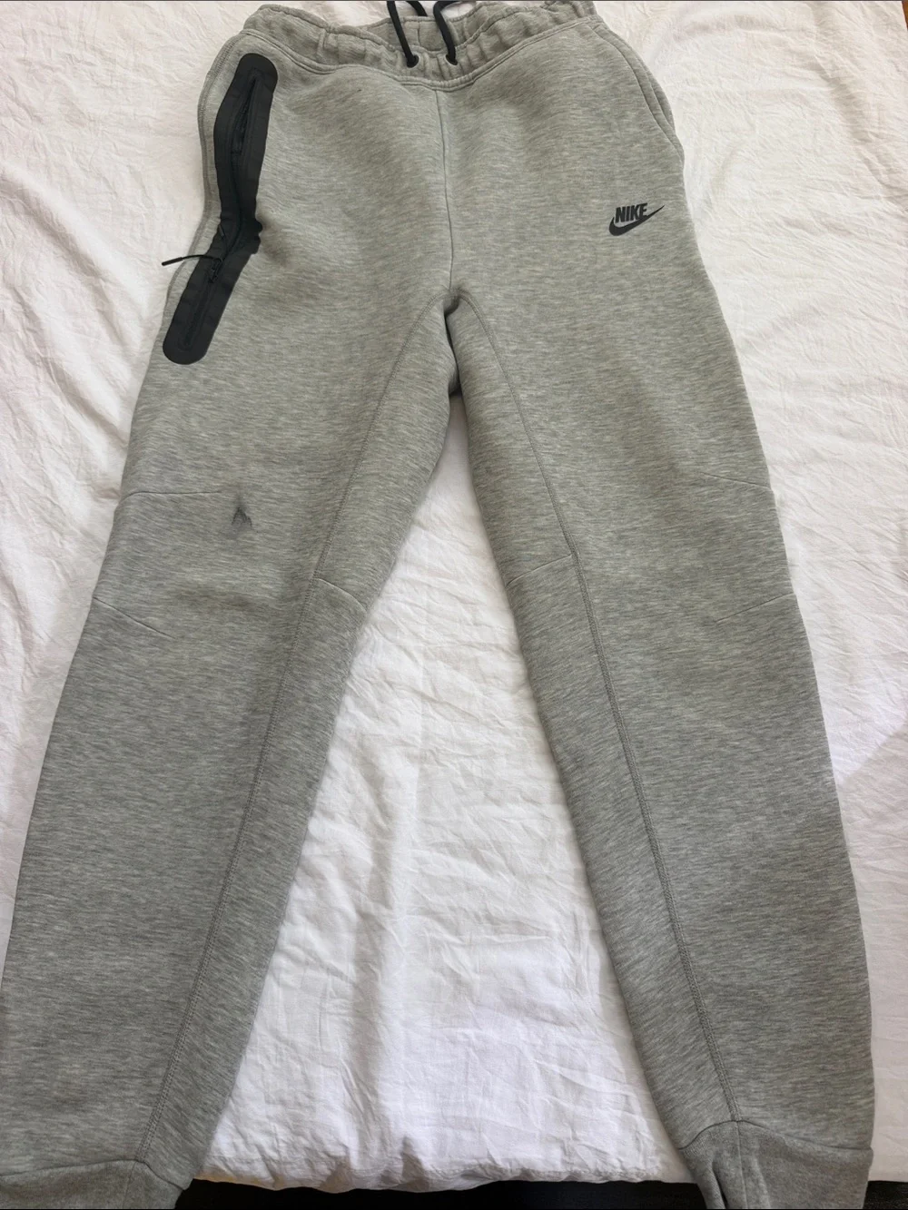 Nike Men's Light Grey Zip-Up Hoodie Sweater